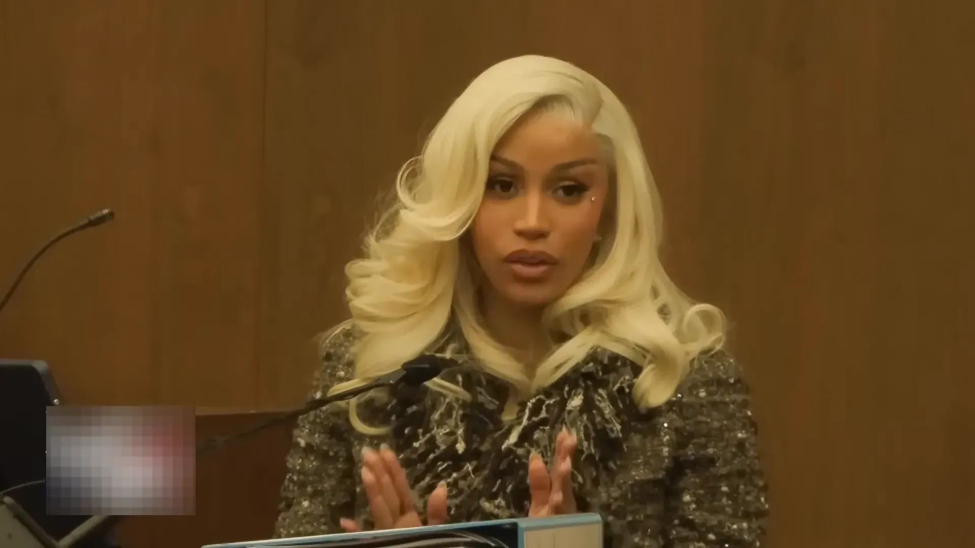 Cardi B points out seeing the woman by the elevator in the hallway